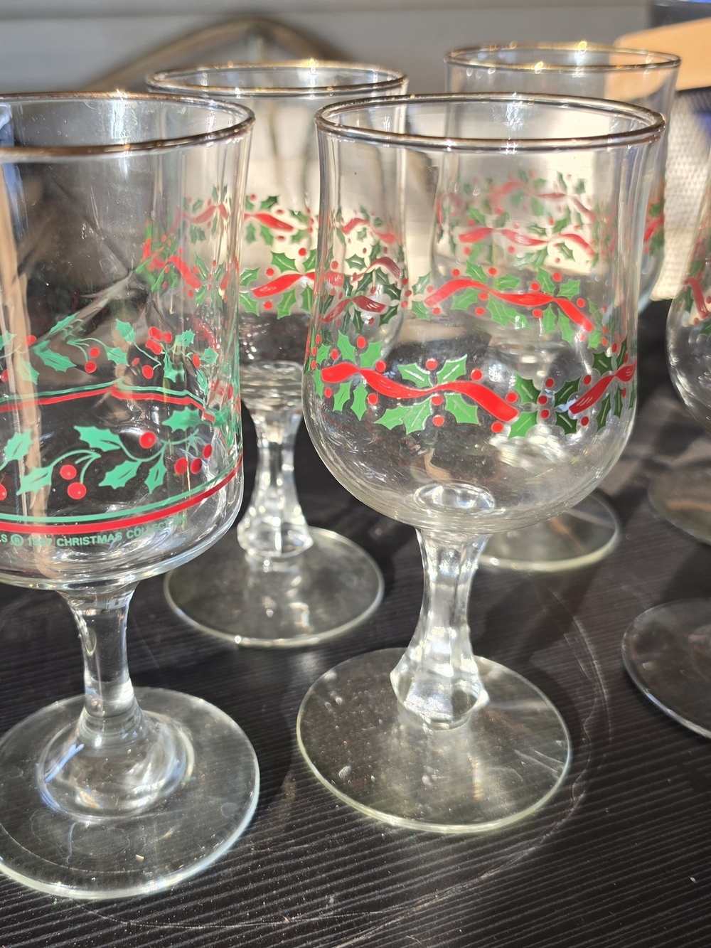 Libbey Holly & Berry Stemmed Holiday Wine Glasses in Red and Green